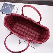 Bottega Veneta Leather Intrecciato Quilted Large Tote Bag in Nero (Wine Red)  - 2