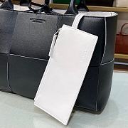 Bottega Veneta Small Arco Intrecciato Leather Tote Bag 03  - 3