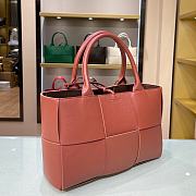 Bottega Veneta Small Arco Intrecciato Leather Tote Bag 08 - 6