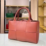 Bottega Veneta Small Arco Intrecciato Leather Tote Bag 08 - 5