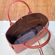 Bottega Veneta Small Arco Intrecciato Leather Tote Bag 08 - 4