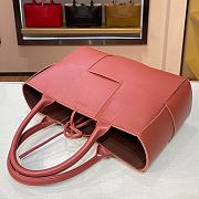 Bottega Veneta Small Arco Intrecciato Leather Tote Bag 08 - 3