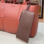 Bottega Veneta Small Arco Intrecciato Leather Tote Bag 08 - 2