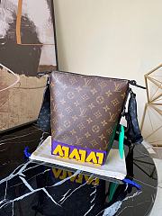 Louis Vuitton Cruiser Messenger Monogram M57966  - 6