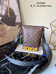 Louis Vuitton Cruiser Messenger Monogram M57966  - 1