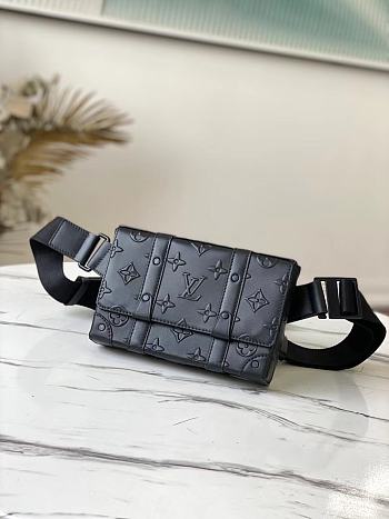 Louis Vuitton Trunk Slingbag Black M57952 