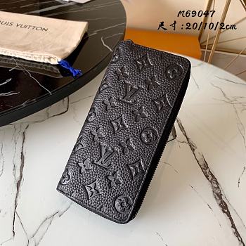 Louis Vuitton Zippy Vertical Wallet M69047 