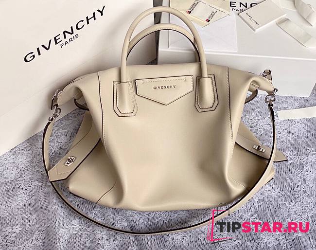 Givenchy medium Antigona soft bag in smooth white leather BB50F2B11E-001 size 45cm - 1