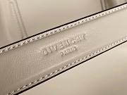 Givenchy medium Antigona soft bag in smooth white leather BB50F2B11E-001 size 45cm - 2