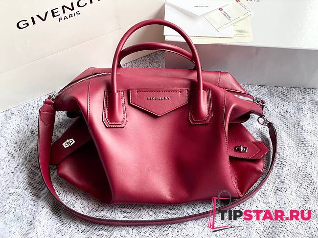 Givenchy medium Antigona soft bag in smooth red leather BB50F2B11E-001 size 45cm - 1