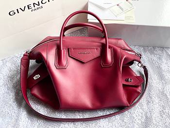 Givenchy medium Antigona soft bag in smooth red leather BB50F2B11E-001 size 45cm