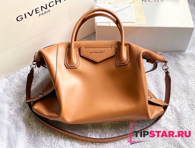 Givenchy medium Antigona soft bag in smooth brown leather BB50F2B11E-001 size 45cm - 1