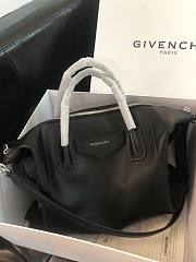 Givenchy medium Antigona soft bag in smooth black leather BB50F2B11E-001 size 45cm - 1