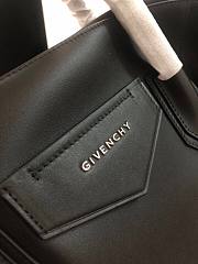 Givenchy medium Antigona soft bag in smooth black leather BB50F2B11E-001 size 45cm - 2