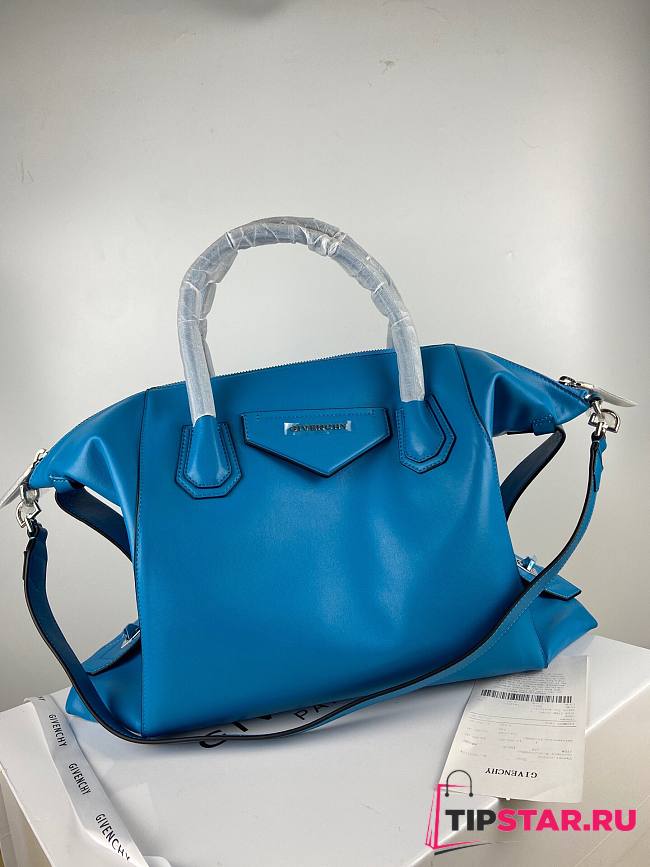 Givenchy medium Antigona soft bag in smooth blue leather BB50F2B11E-001 size 45cm - 1
