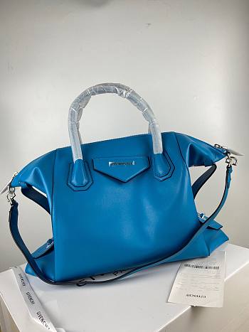 Givenchy medium Antigona soft bag in smooth blue leather BB50F2B11E-001 size 45cm