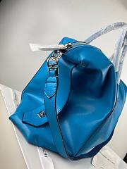 Givenchy medium Antigona soft bag in smooth blue leather BB50F2B11E-001 size 45cm - 2
