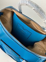 Givenchy medium Antigona soft bag in smooth blue leather BB50F2B11E-001 size 45cm - 5