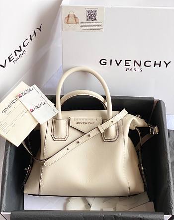 Givenchy small Antigona soft bag in smooth white leather BB50F3B0WD-662 size 30cm