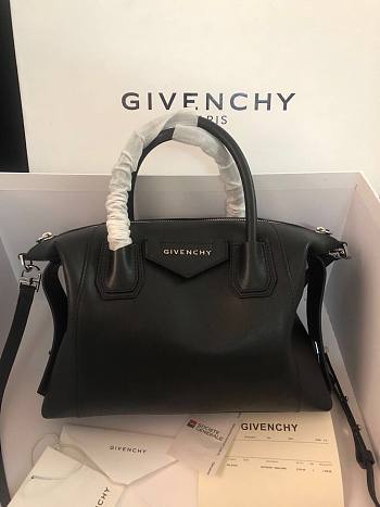 Givenchy small Antigona soft bag in smooth black leather BB50F3B0WD-662 size 30cm