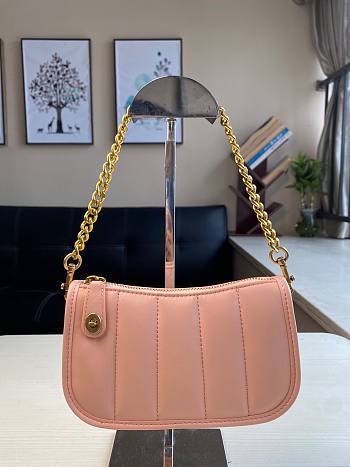 Coach | Swinger 20 with quilting in faded blush C3490