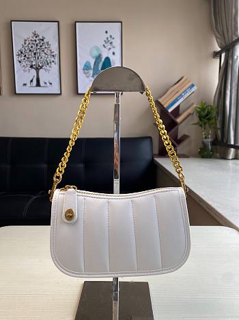 Coach | Swinger 20 with quilting in chalk C3490