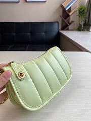 Coach | Swinger 20 with quilting in pale lime C3490 - 6