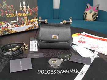 D&G dauphine leather Sicily bag in black size 16cm