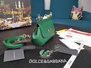 D&G dauphine leather Sicily bag in green size 16cm - 4