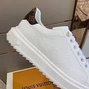 LV sneaker monogram leather in white - 4