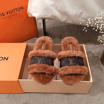 Louis Vuitton fur sandal in light brown