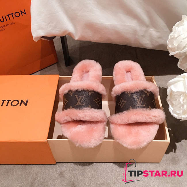 Louis Vuitton fur sandal in pink - 1