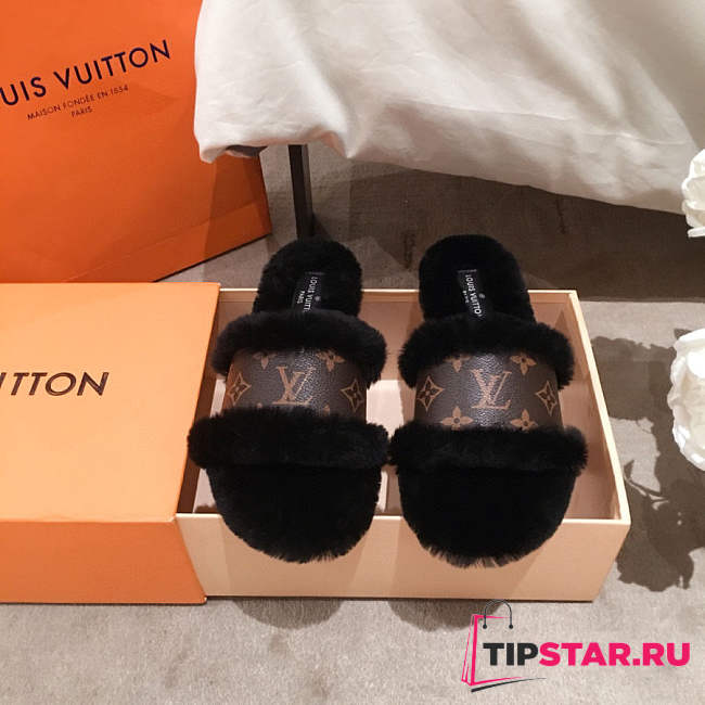 Louis Vuitton fur sandal in black - 1