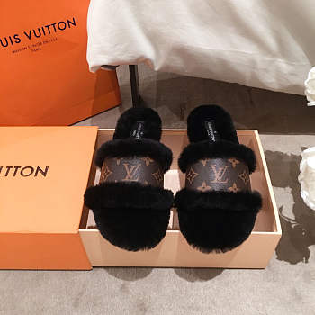 Louis Vuitton fur sandal in black