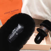 Louis Vuitton fur sandal in black - 6