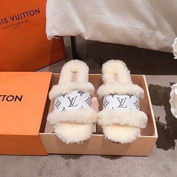 Louis Vuitton fur sandal in white