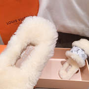 Louis Vuitton fur sandal in white - 5