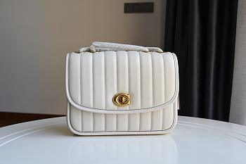 Coach | Madison shoulder bag with quilting in white 4684 23cm