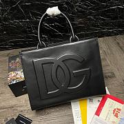 D&G Small calfskin DG daily shopper in black 36cm - 1