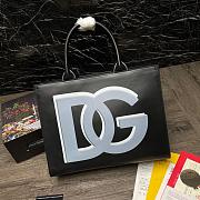 D&G Small calfskin DG daily shopper with DG logo print in black leather 36cm - 1