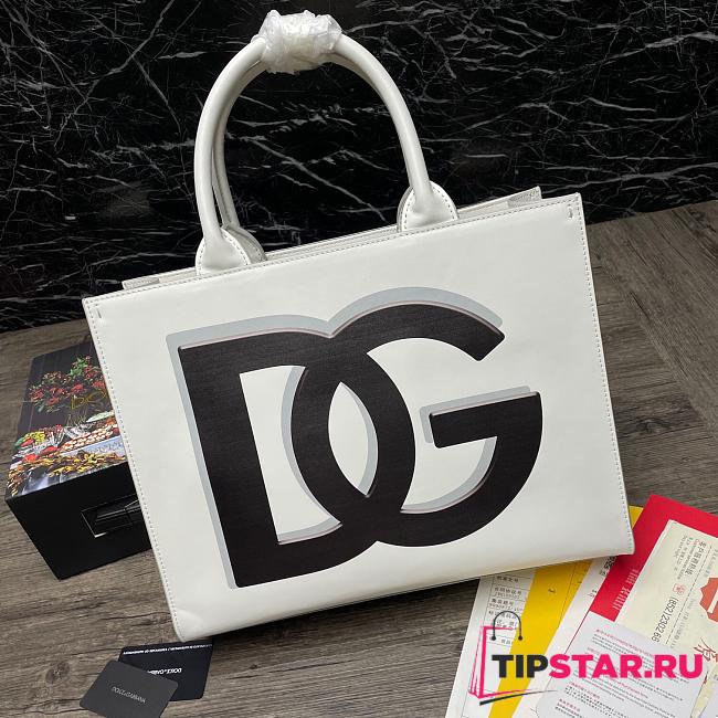 D&G Small calfskin DG daily shopper with DG logo print in white leather 36cm - 1