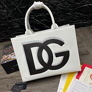 D&G Small calfskin DG daily shopper with DG logo print in white leather 36cm - 1