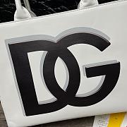 D&G Small calfskin DG daily shopper with DG logo print in white leather 36cm - 4