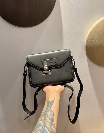Dior Messenger pouch black smooth calfskin 19cm