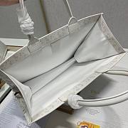 Dior Book tote oblique leather in white 41cm - 6