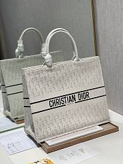 Dior Book tote oblique leather in white 41cm - 4