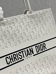 Dior Book tote oblique leather in white 41cm - 2