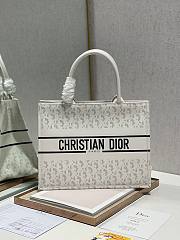 Dior Book tote oblique leather in white 36cm - 1