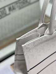 Dior Book tote oblique leather in white 36cm - 6