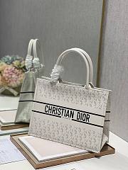 Dior Book tote oblique leather in white 36cm - 5